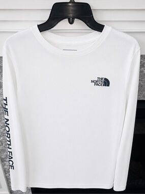 North Face Tee Women’s White Long Sleeve Logo Tee